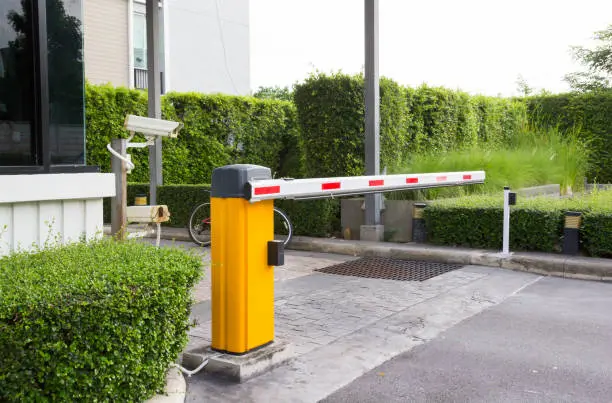 Installation de sécurité haute technologie pour caserne militaire à Saint-Denis par AVISE